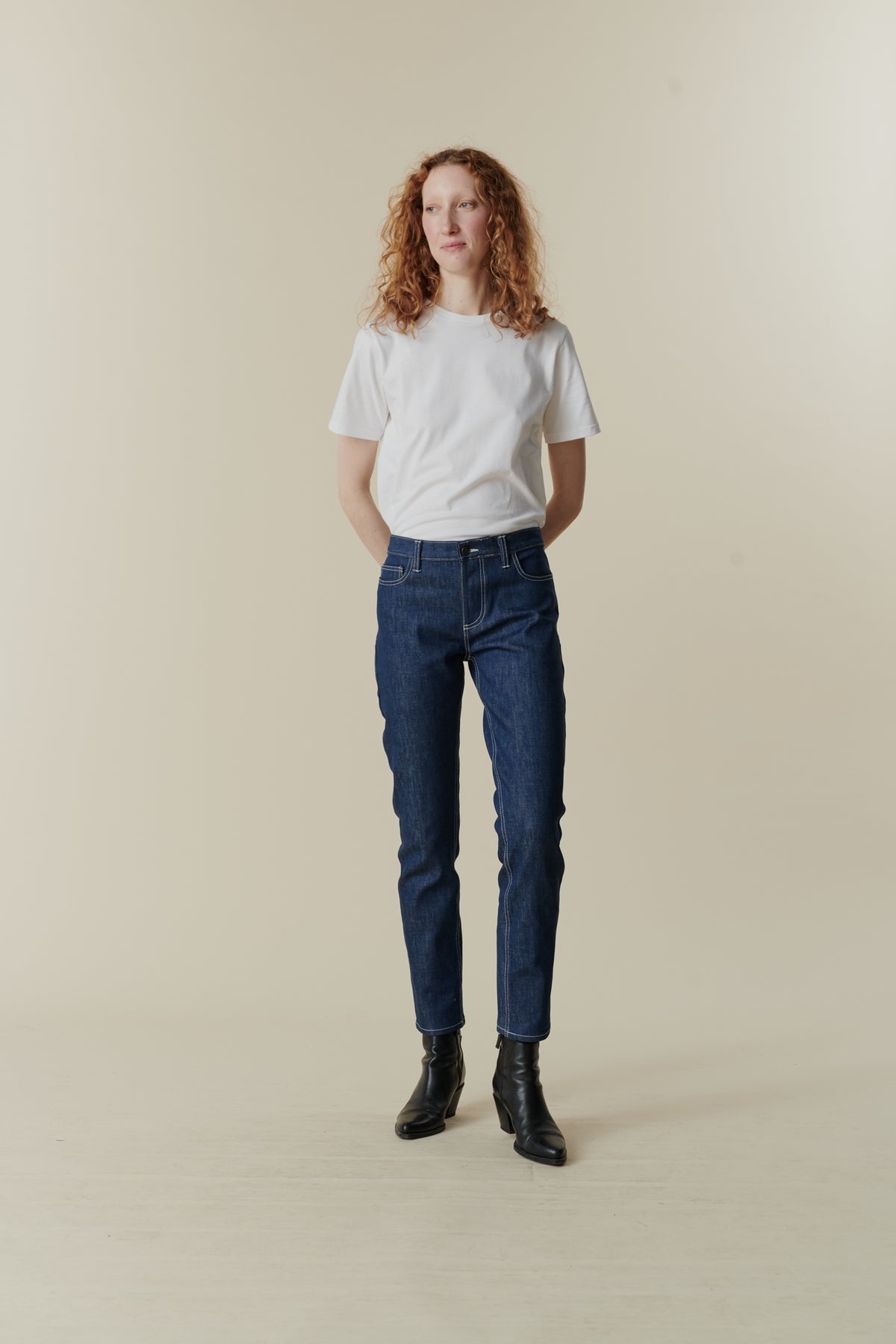 
            Women&#39;s Straight Leg Mid Rise Jeans - Blue