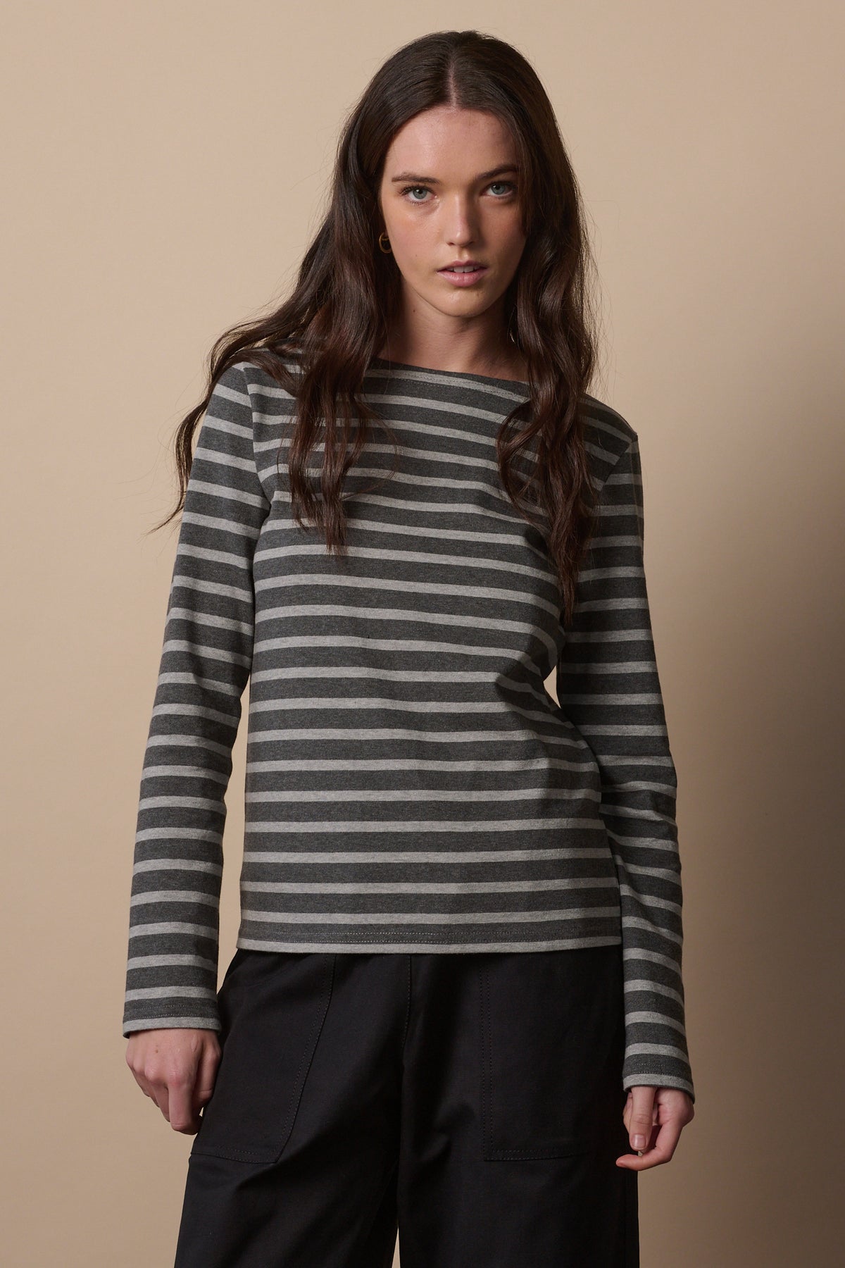 
            White female with long brunette hair wearing Breton in charcoal marl and grey marl 