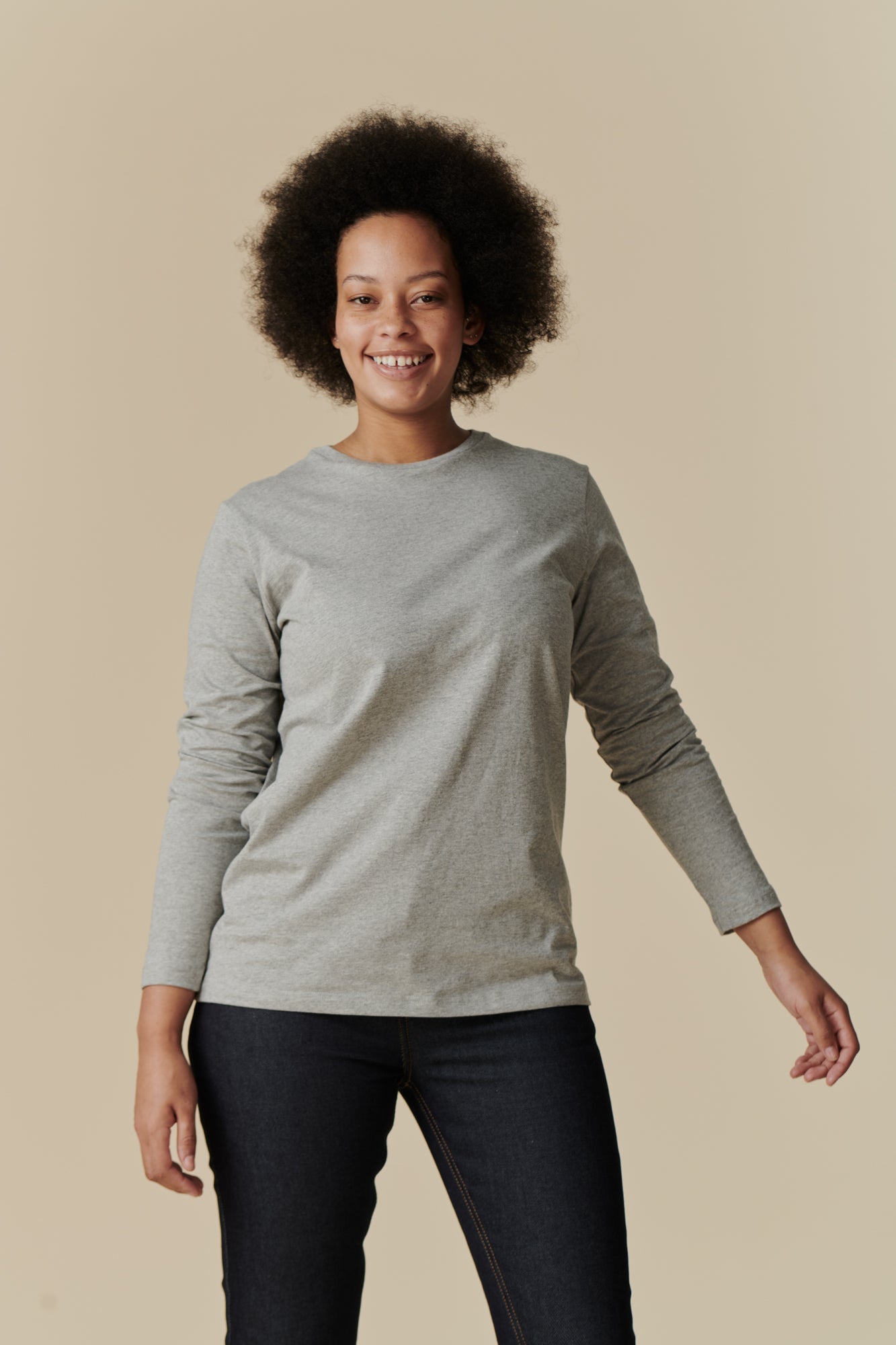 Thigh up front image of female wearing long sleeve t-shirt in grey marl