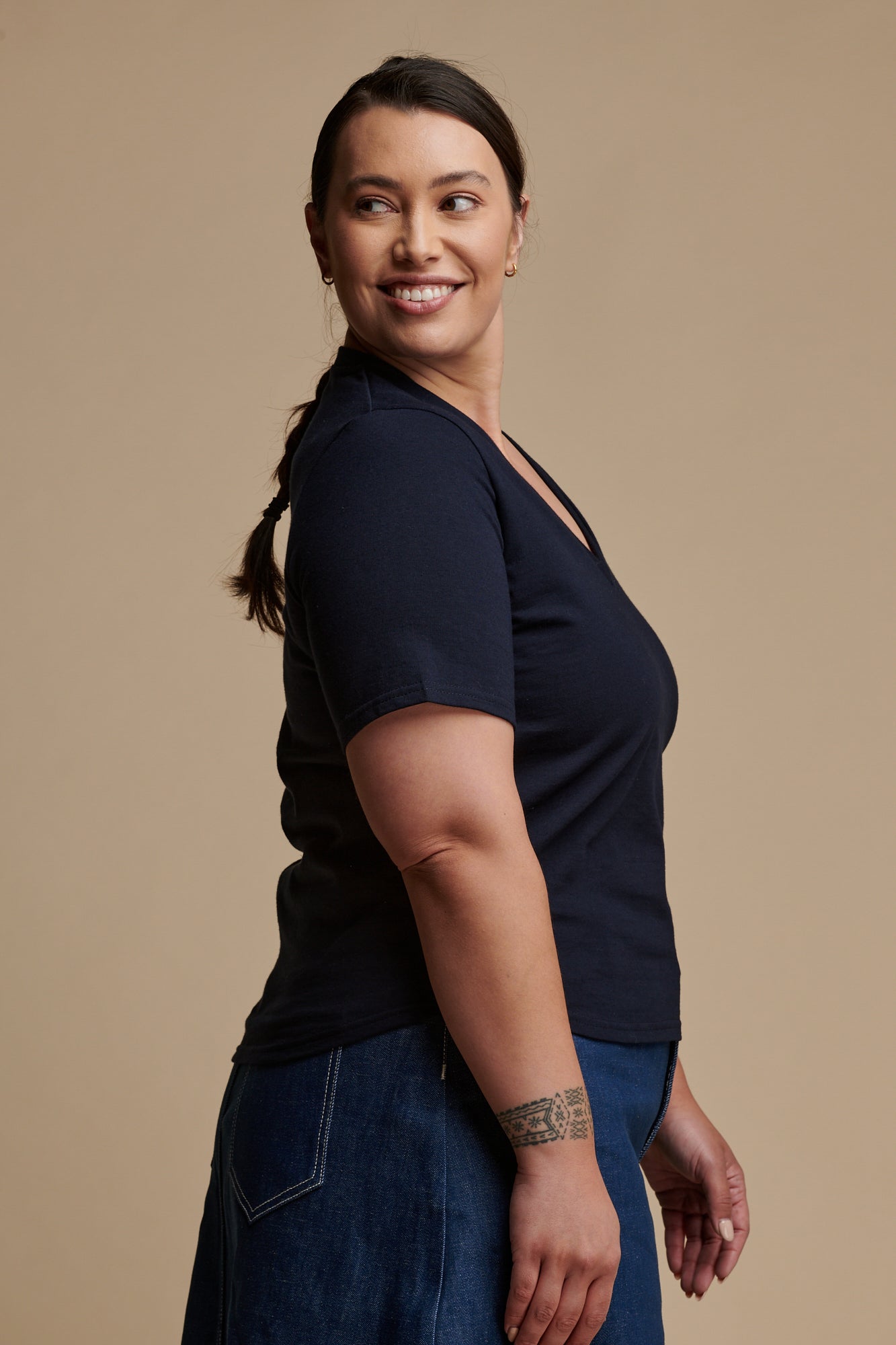 Women's Short Sleeve V-Neck T Shirt - Navy