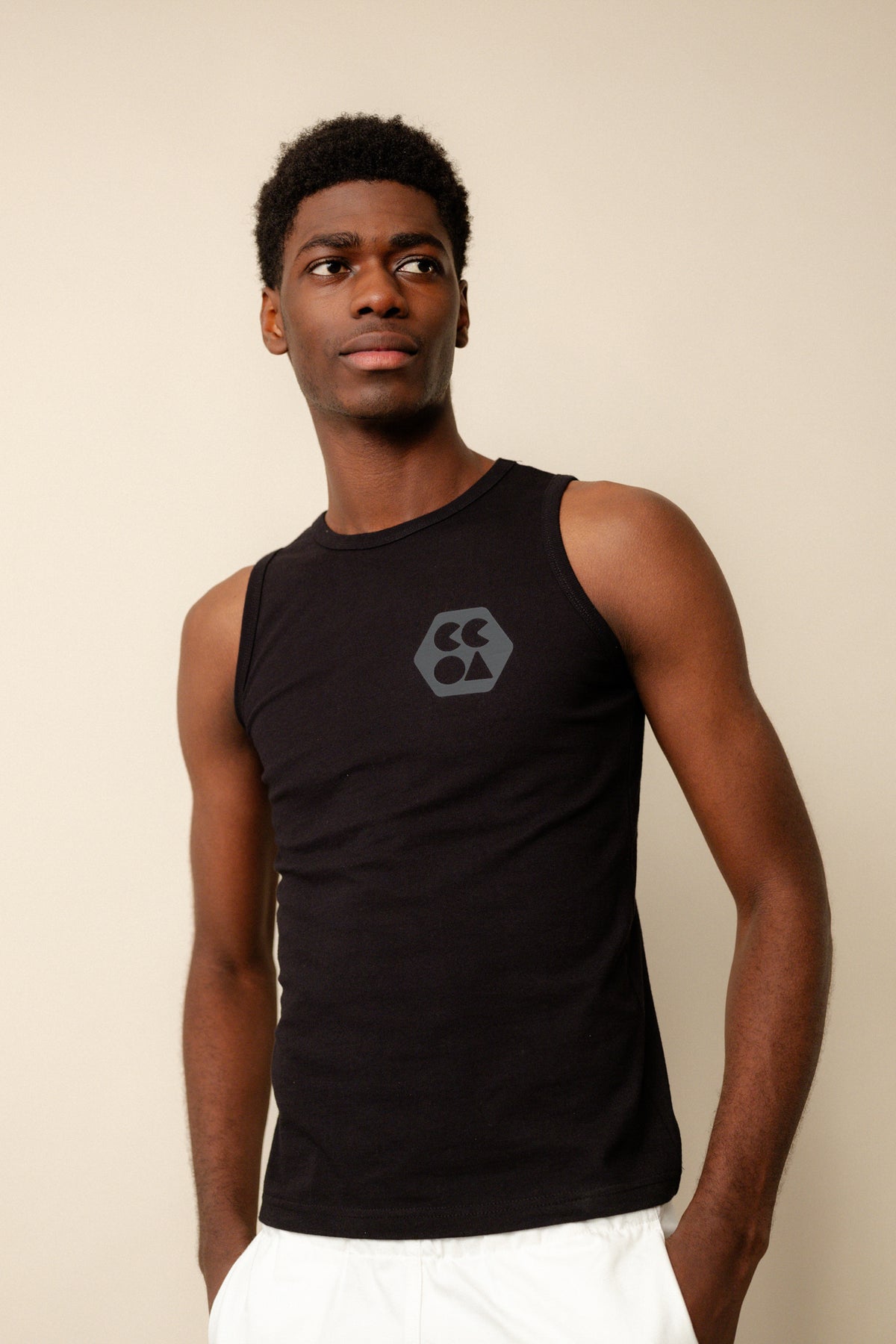 
            Black male wearing men&#39;s sleeveless t shirt plastic free in black