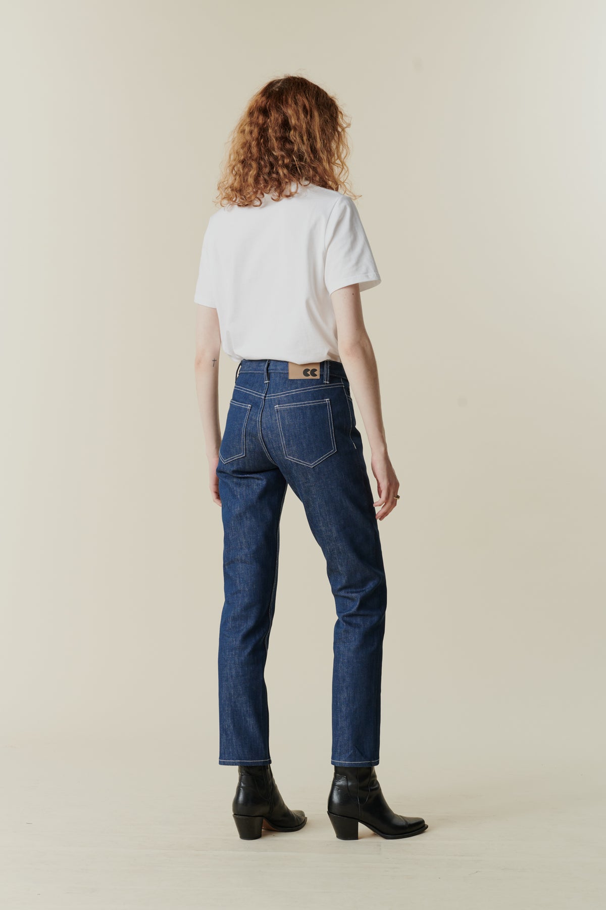 
            Women&#39;s Straight Leg Mid Rise Jeans - Blue