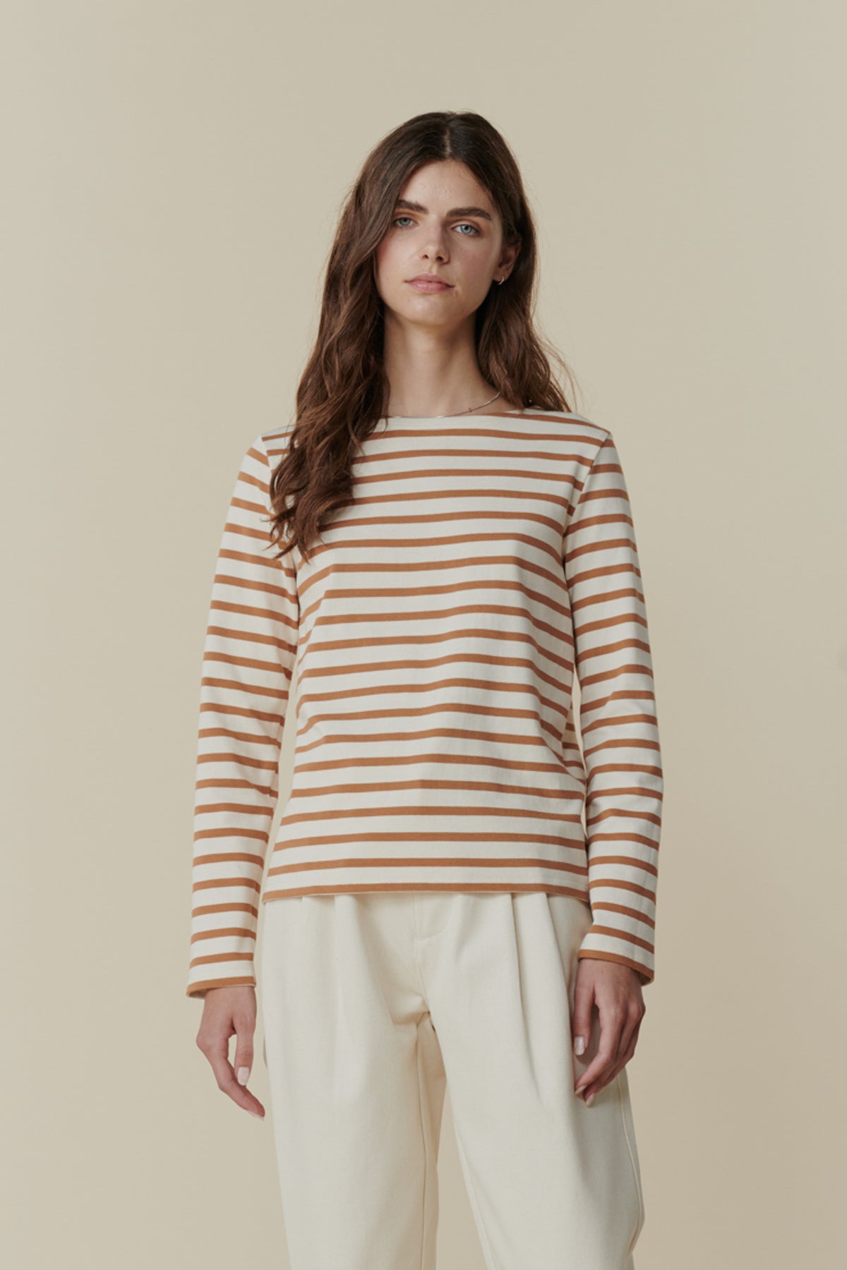 
            Thigh up front image of female wearing breton in ecru cinnamon