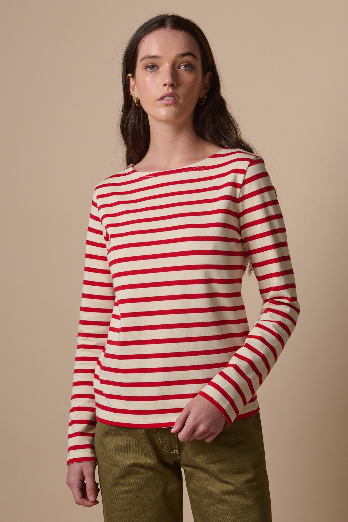
            White female with long brunette hair wearing long sleeve Breton in ecru and red