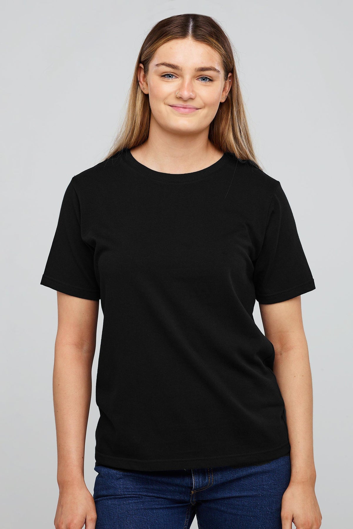
            white female body image of black short sleeve t-shirt
