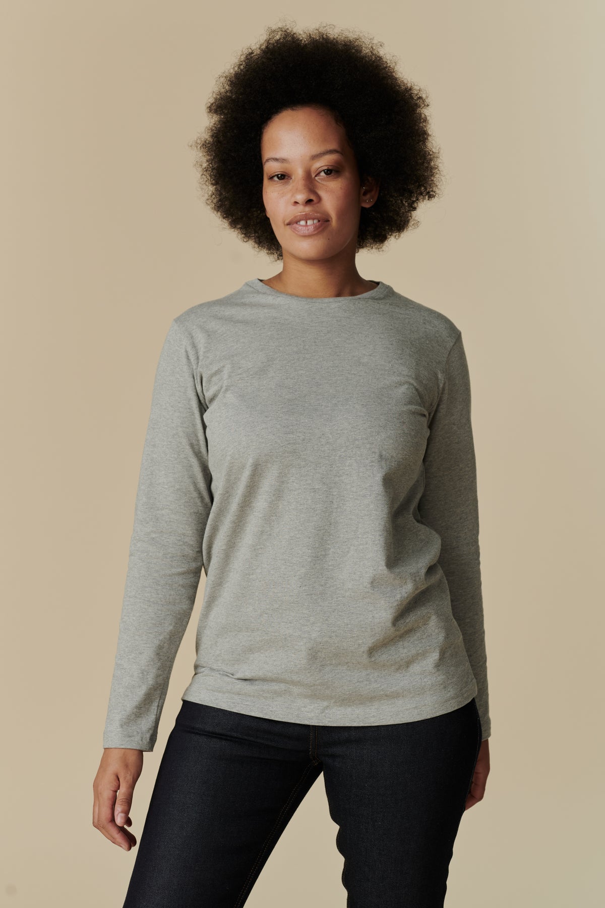 Thigh up front image of female wearing long sleeve t-shirt in grey marl