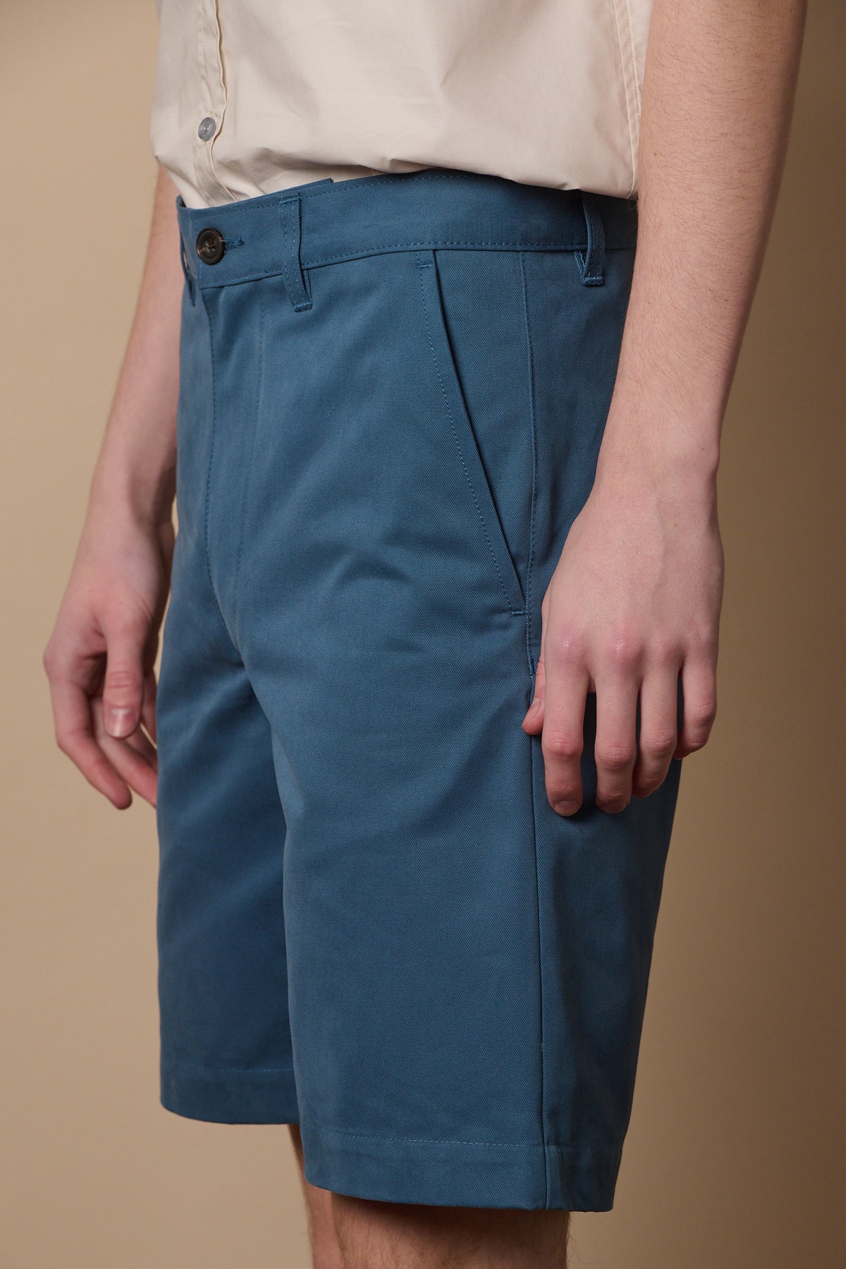 
            Front pocket detail of classic cotton shorts, belt loops on waistband