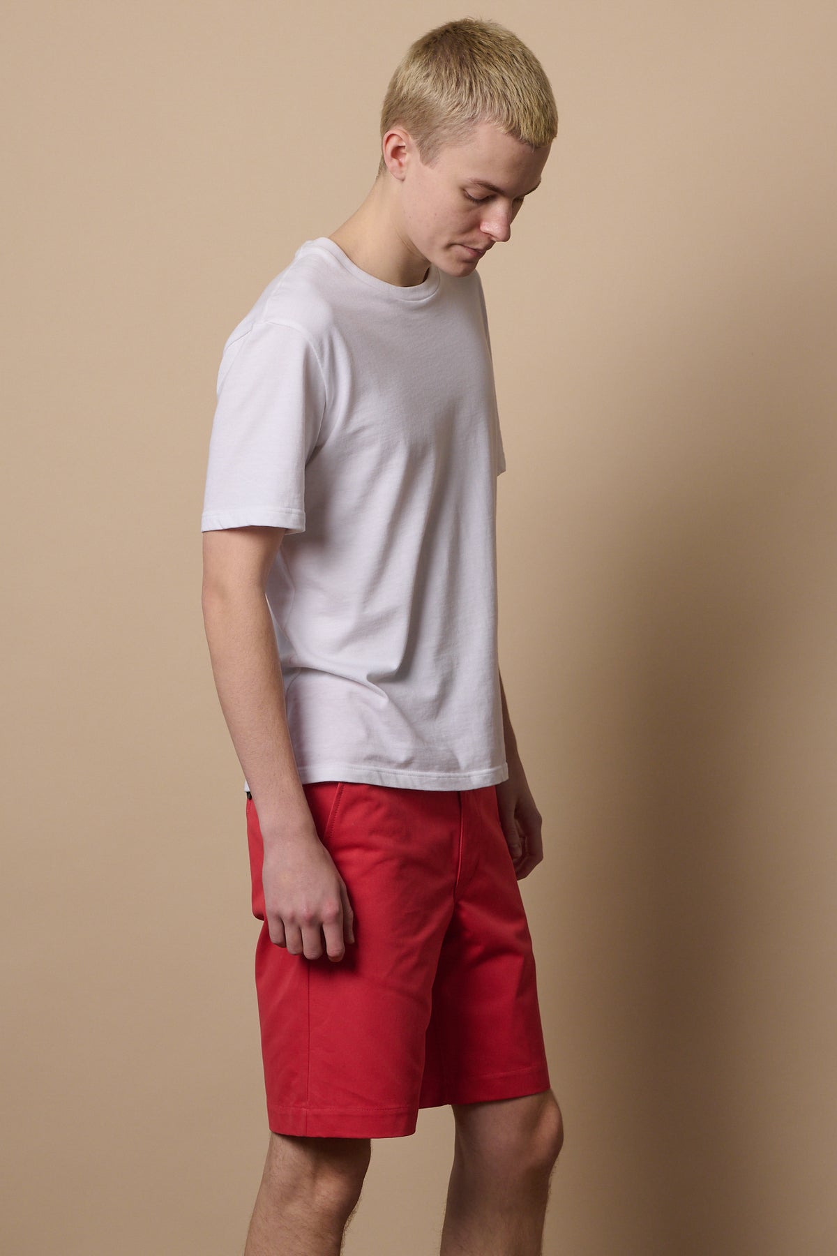
            Thigh up of male wearing salmon red cotton shorts