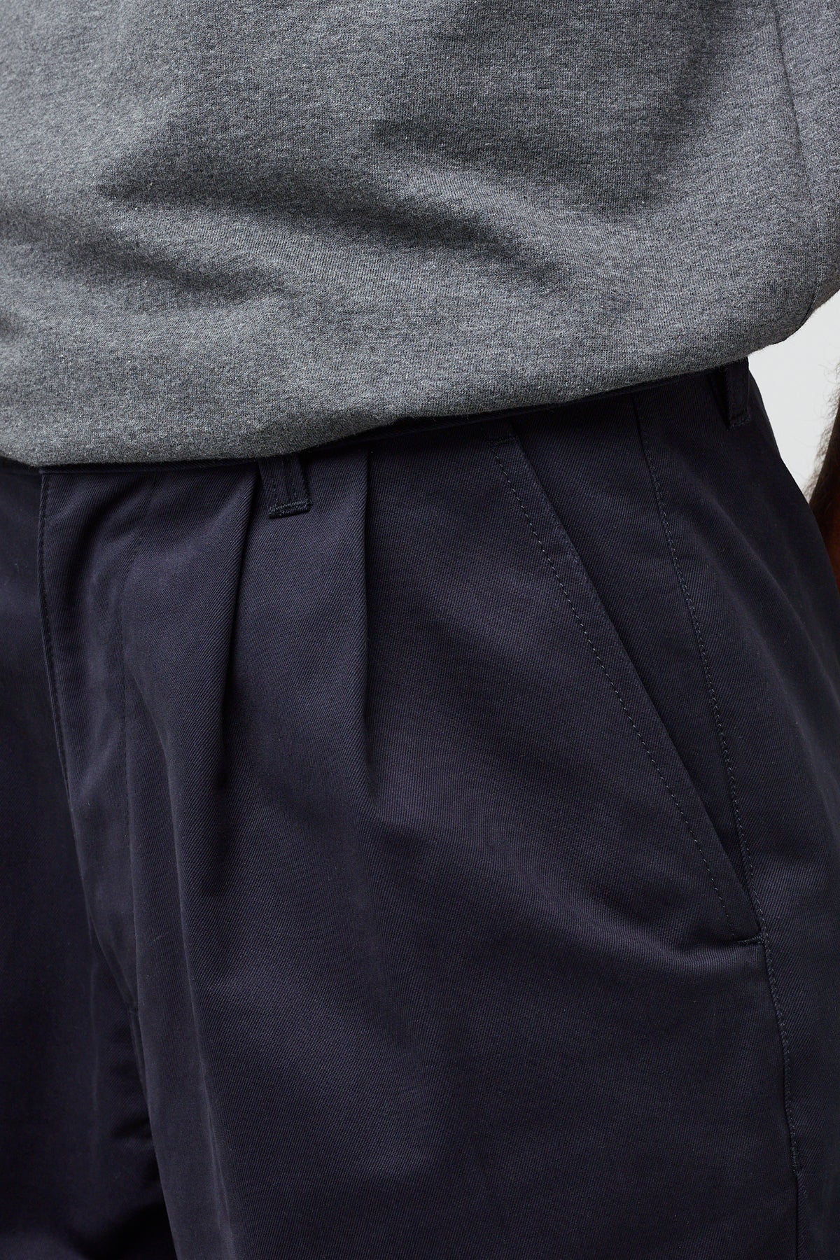 men's heavyweight pleated chino in navy front pocket and pleats