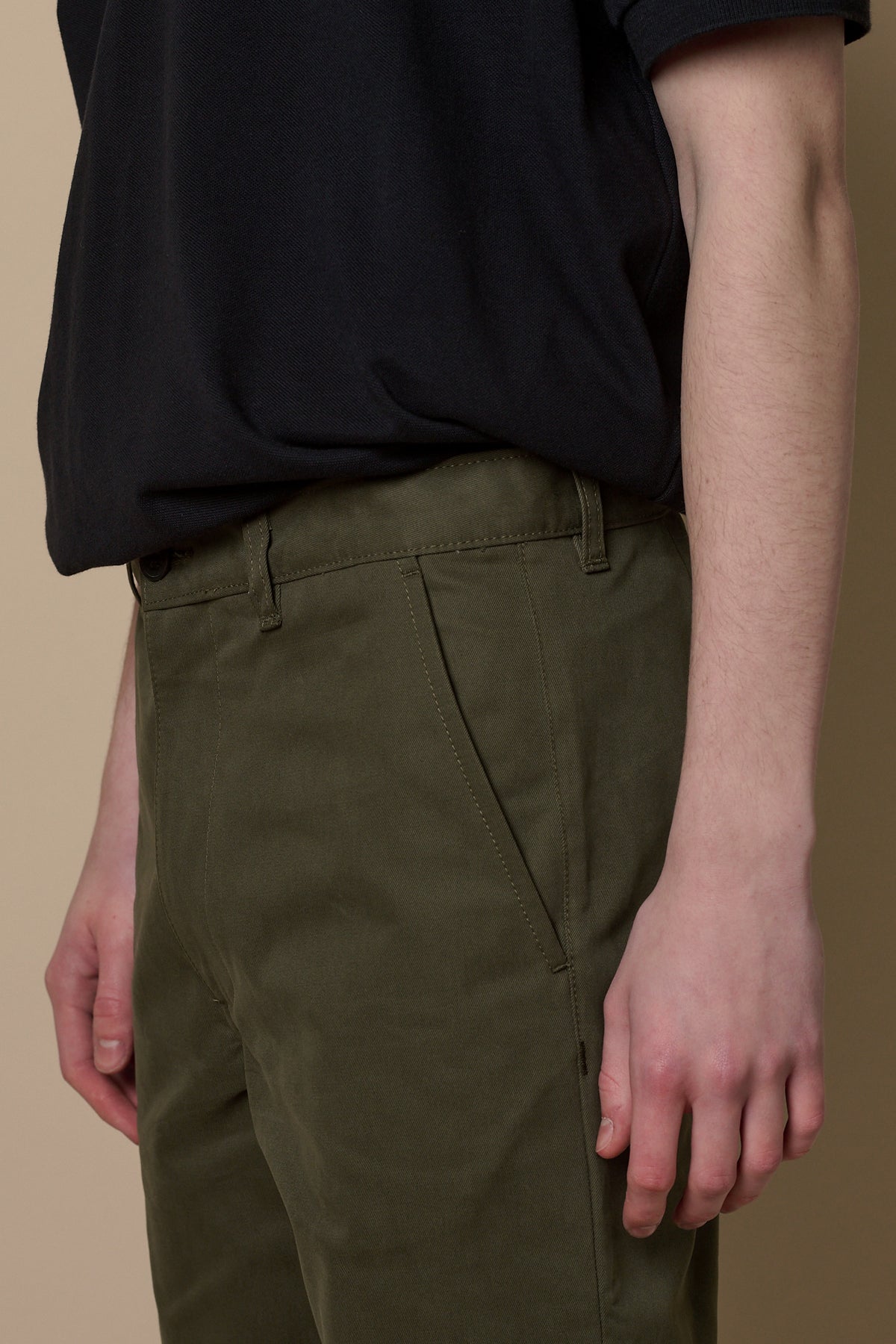 Front pocket detail and belt loops of heavyweight slim chino