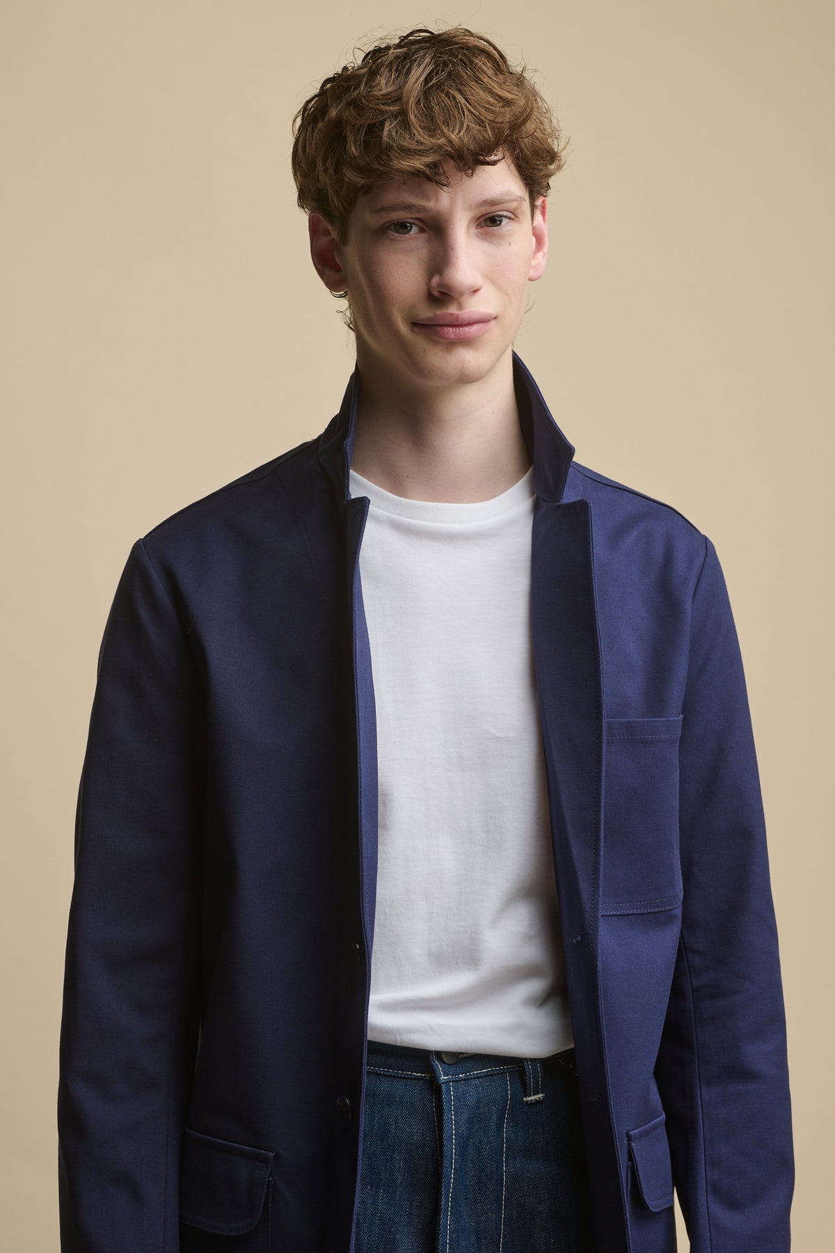 
            male wearing Men&#39;s James Single Breasted Blazer in Navy with collar up, worn over white t shirt