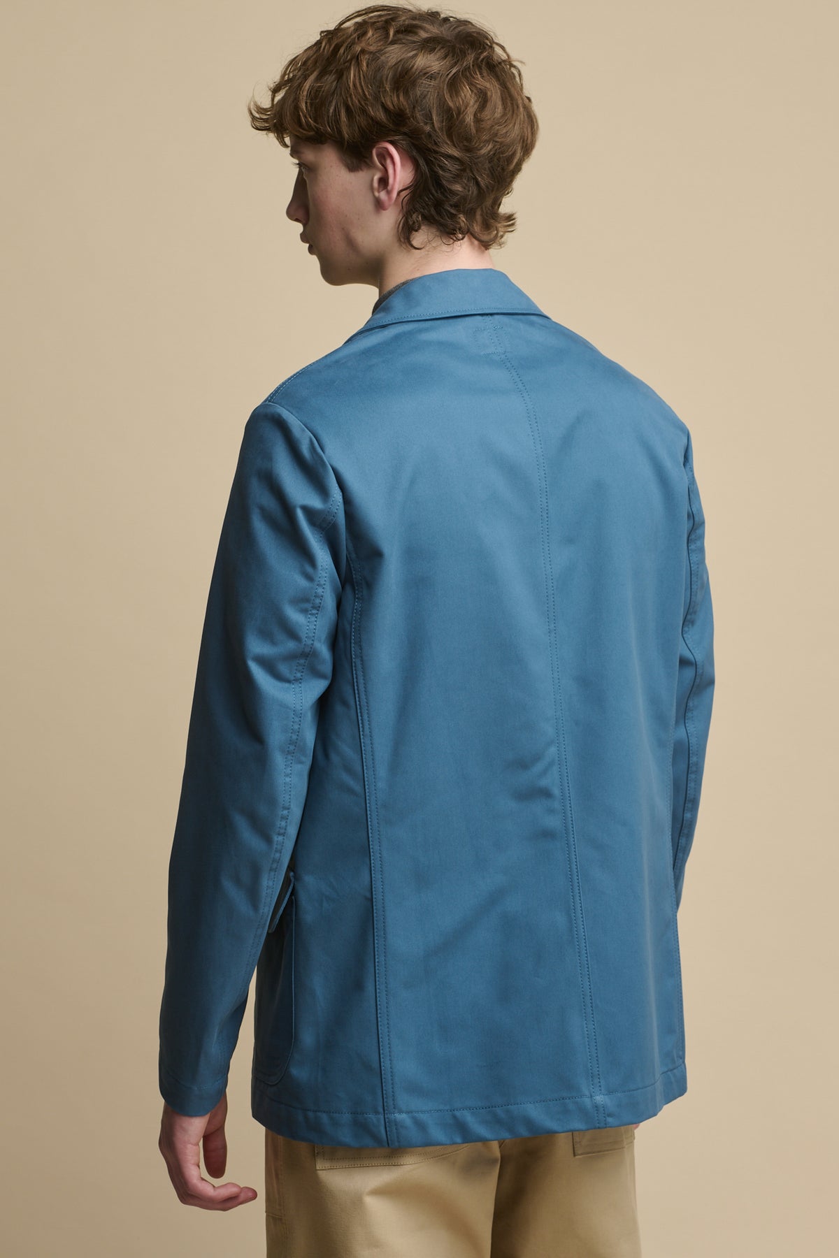 Thigh up image of the back of male wearing Men's James Single Breasted Blazer in RAF Blue