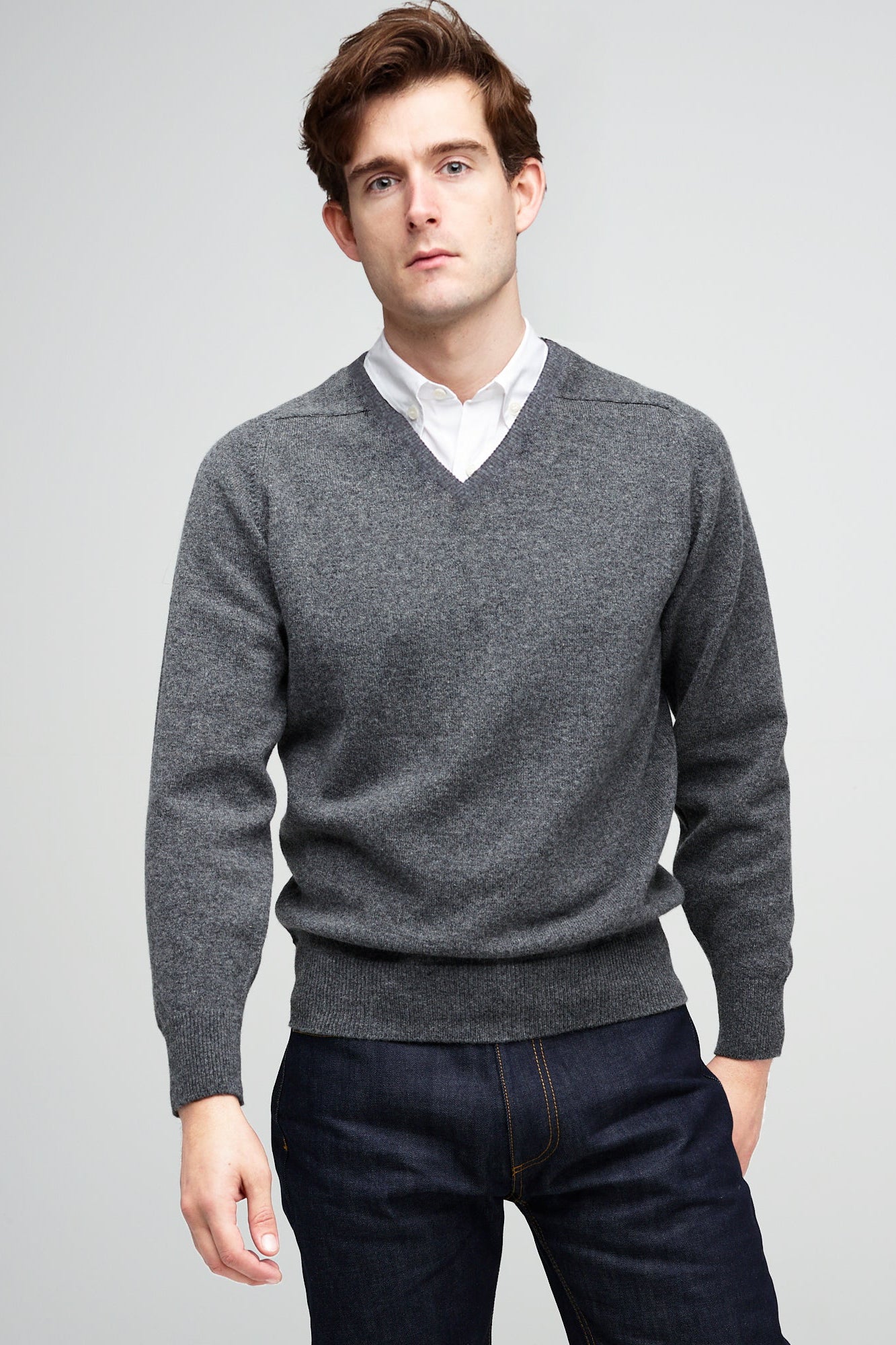 Men's Lambswool V-Neck Jumper - Grey