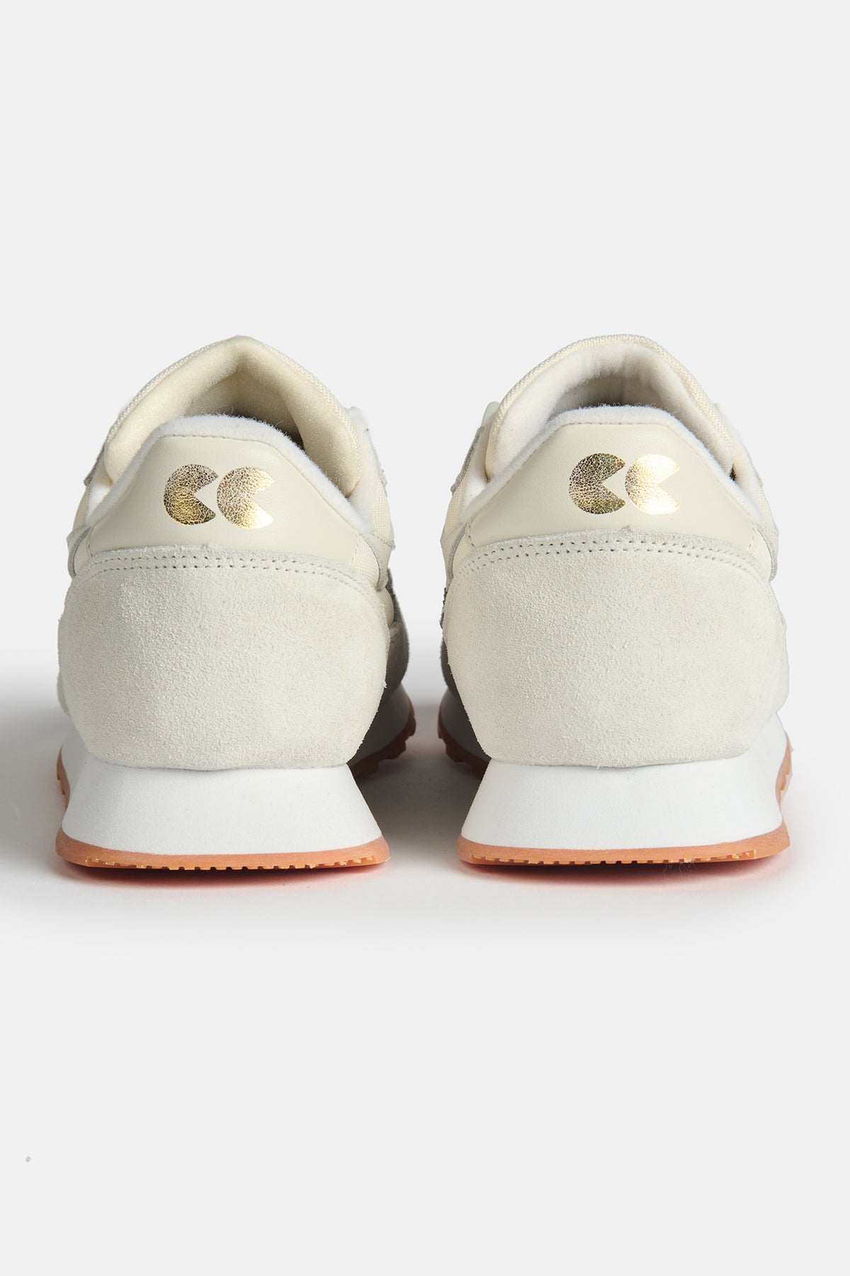 The back of heel of the men's Parlick Trainer in ivory, stone, white, with CC logo gold foil