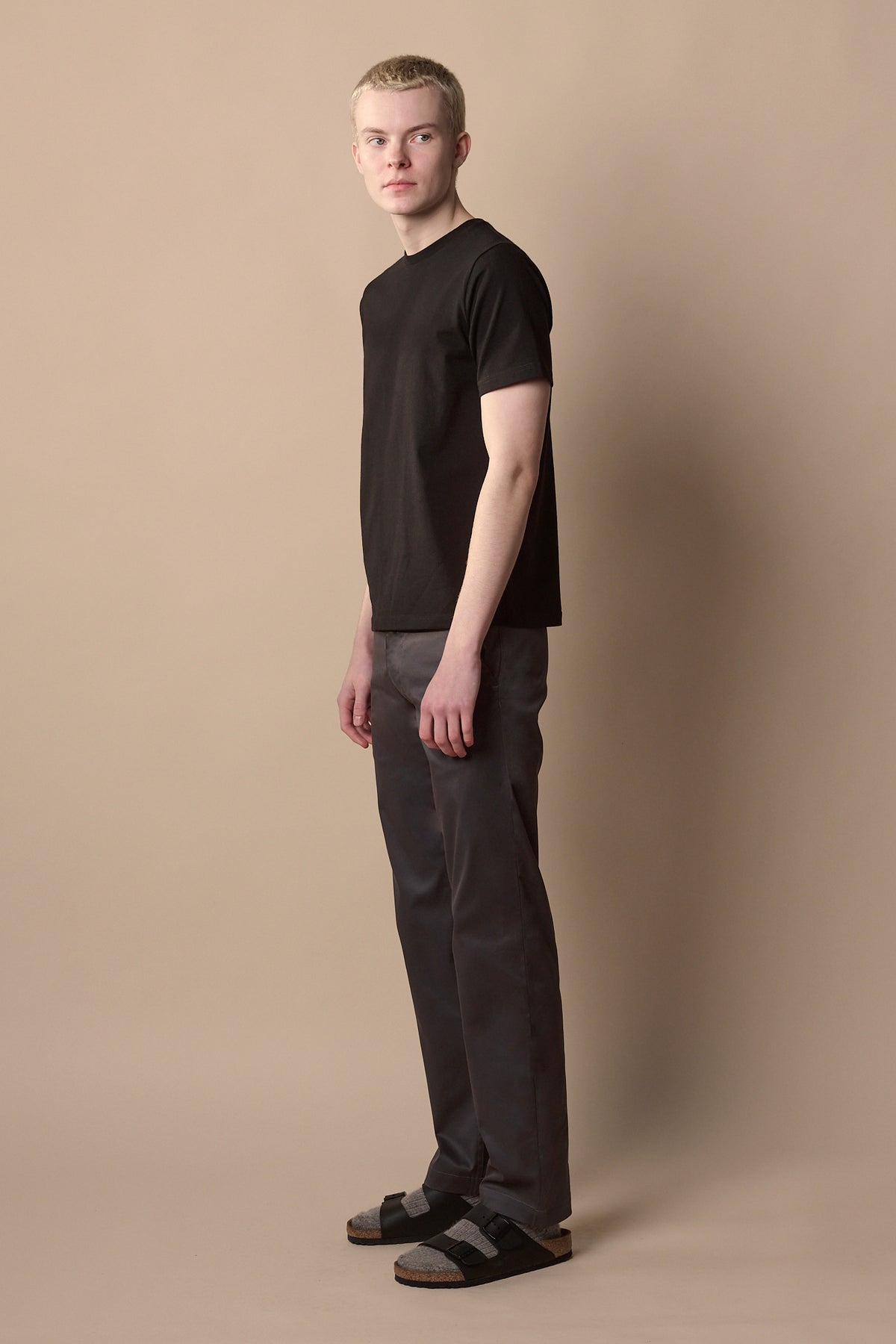 
            Full body image of men&#39;s slim stretch chino in slate grey from the side