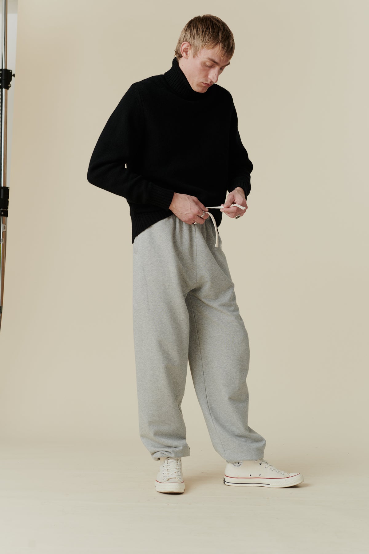 
            Male wearing sweatpants in grey marl